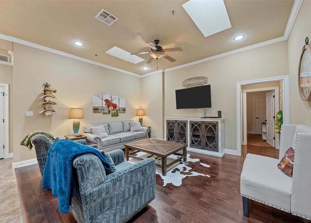 Property at 721 Austin Ave, Waco, TX 76701, 2 beds, 2 baths