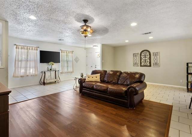 Property at 169 Live Oak Dr, Whitney, TX 76692, 3 beds, 2 baths