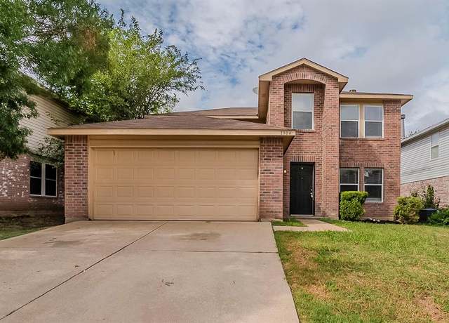 Property at 3904 Stonewick Ct, Fort Worth, TX 76123, 5 beds, 3 baths