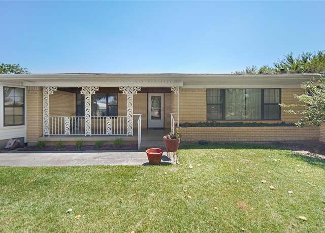 Property at 137 S 7th St, Jacksboro, TX 76458, 2 beds, 2.5 baths