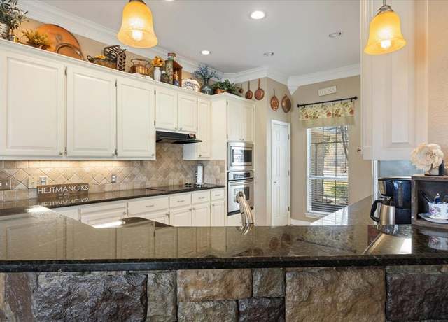 Property at 5710 Nutcracker Dr, Granbury, TX 76049, 3 beds, 2 baths