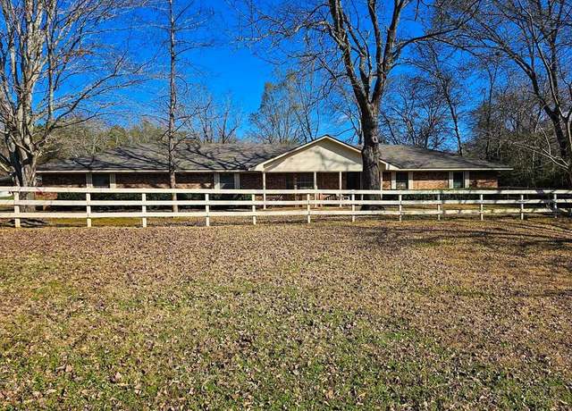 Property at 517 An County Road 147, Palestine, TX 75801, 4 beds, 2 baths