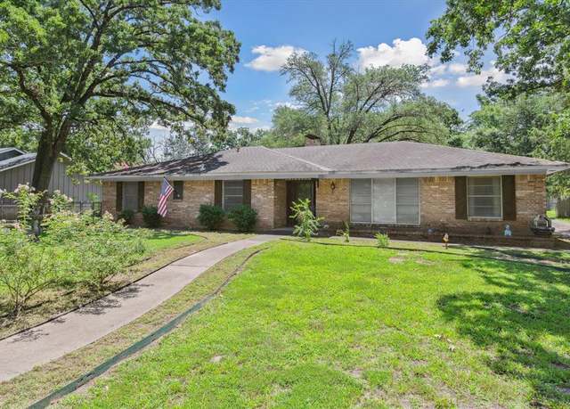 Property at 100 Royal Ln, Edgewood, TX 75117, 3 beds, 3 baths