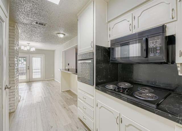 Property at 1712 Warren Ln, Fort Worth, TX 76112, 3 beds, 1.5 baths