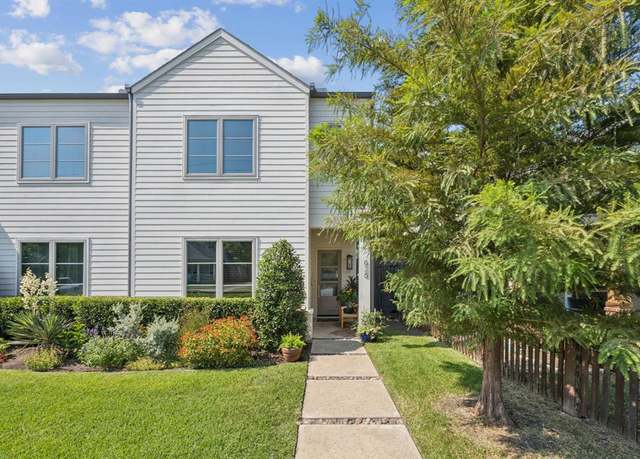 Property at 625 W 8th St, Dallas, TX 75208, 3 beds, 2.5 baths