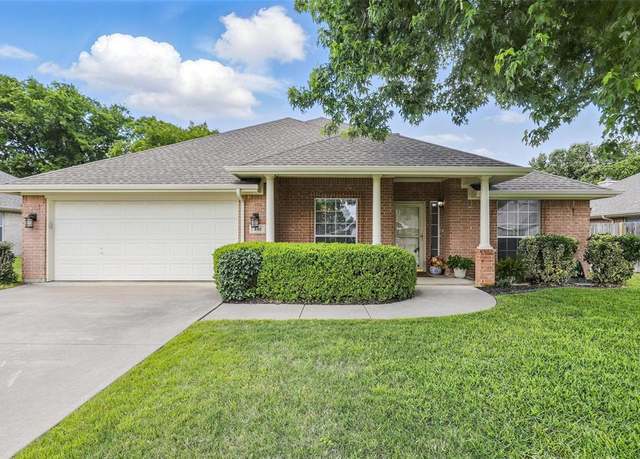 Property at 840 Heberle Dr, Burleson, TX 76028, 3 beds, 2 baths