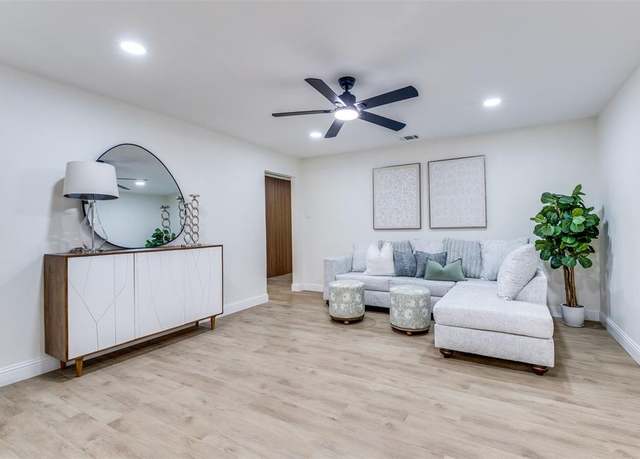 Property at 2308 Lynnhaven Rd, Fort Worth, TX 76103, 3 beds, 2 baths