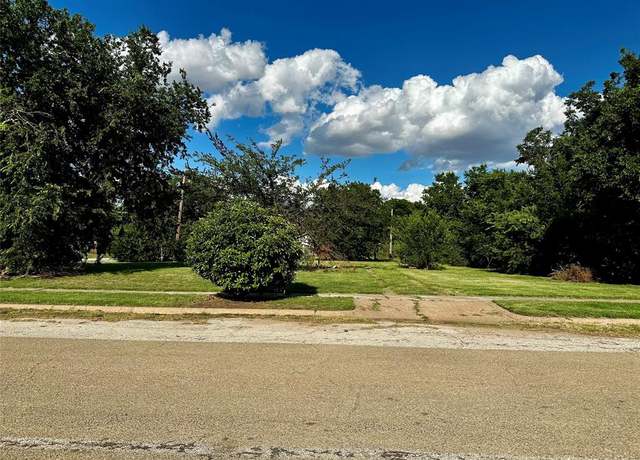 Property at 410 N East St, Seymour, TX 76380