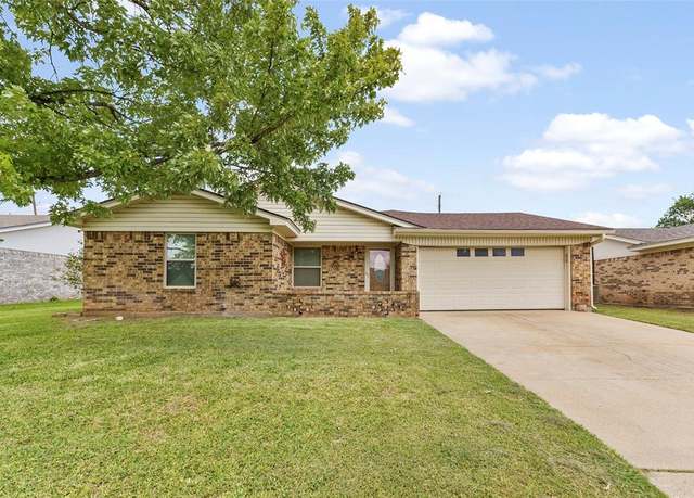 Property at 7967 Bonnie Cir, Abilene, TX 79606, 3 beds, 2 baths