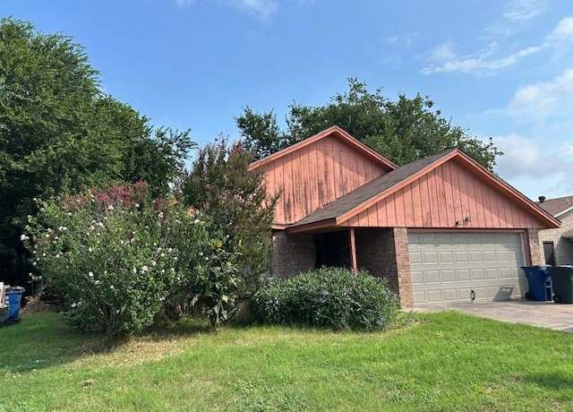 Property at 1727 W Doyle St, Granbury, TX 76048, 3 beds, 2 baths