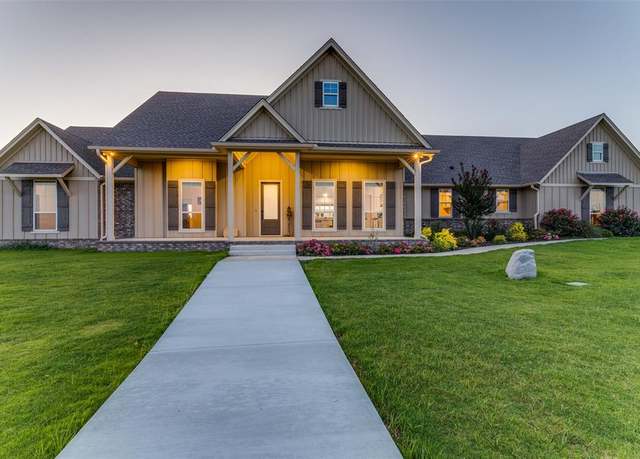 Property at 1000 High Point St, Weatherford, TX 76087, 5 beds, 4.5 baths