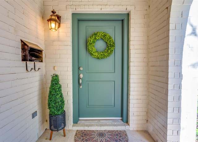 Property at 3408 W 4th St, Fort Worth, TX 76107, 3 beds, 2.5 baths