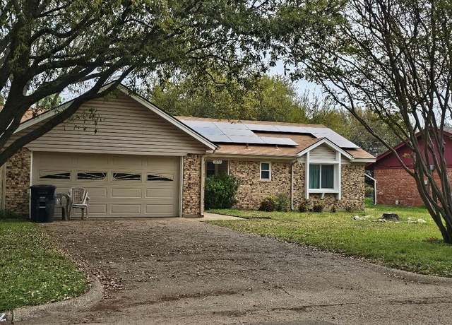 Property at 2012 Pebblecreek Dr, Cleburne, TX 76033, 3 beds, 2 baths