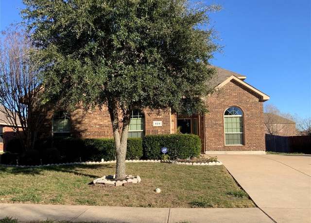 Property at 920 Macaw Way, Desoto, TX 75115, 4 beds, 2.5 baths