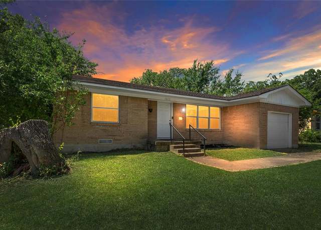Property at 1813 Crescent St, Denton, TX 76201, 3 beds, 1 bath
