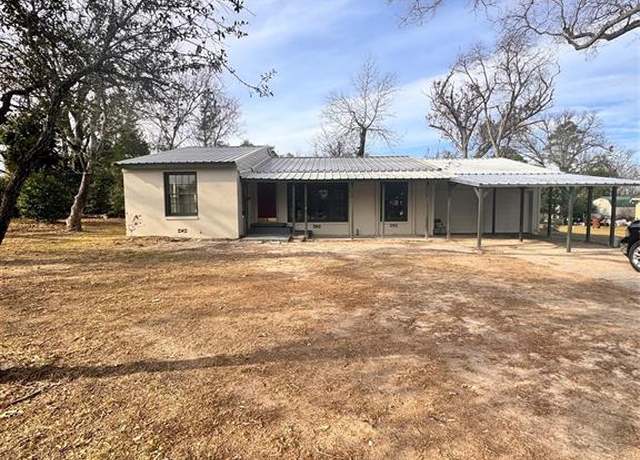 Property at 404 Lindsey Ln, Athens, TX 75751, 3 beds, 1 bath