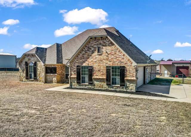 Property at 157 Churchill Cir, Weatherford, TX 76085, 4 beds, 2 baths