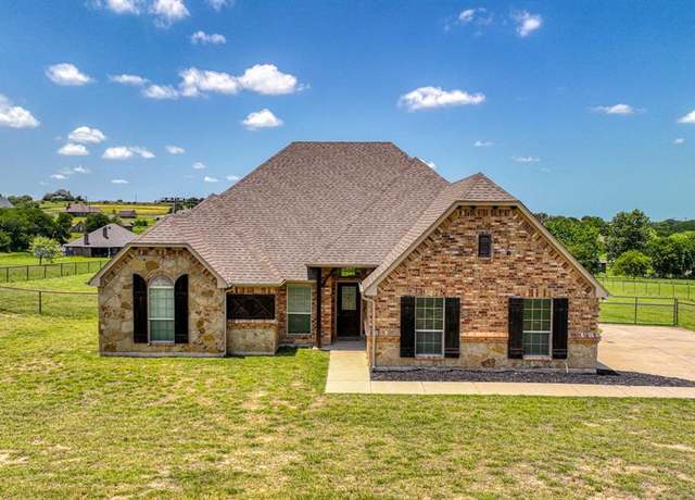 Property at 157 Churchill Cir, Weatherford, TX 76085, 4 beds, 2 baths