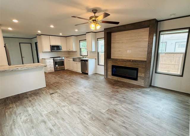 Property at 3003 Elmwood Dr, Granbury, TX 76048, 3 beds, 2 baths