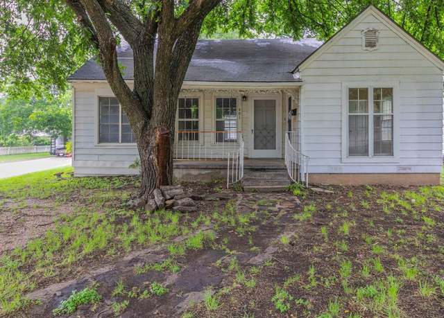 Property at 901 E Walnut St, Hillsboro, TX 76645, 3 beds, 2 baths