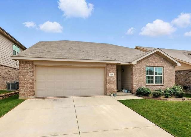 Property at 5517 Las Lomas Ln, Denton, TX 76208, 3 beds, 3 baths