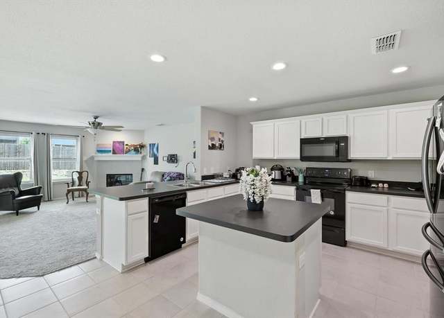 Property at 5517 Las Lomas Ln, Denton, TX 76208, 3 beds, 3 baths