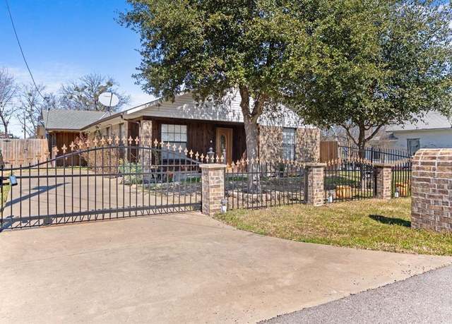 Property at 311 E 9th St, Ferris, TX 75125, 3 beds, 2 baths