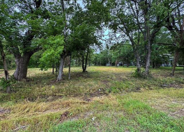 Property at 1319 Cedar St, Bonham, TX 75418