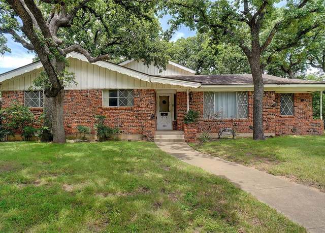 Property at 520 Circleview Dr S, Hurst, TX 76054, 4 beds, 3 baths