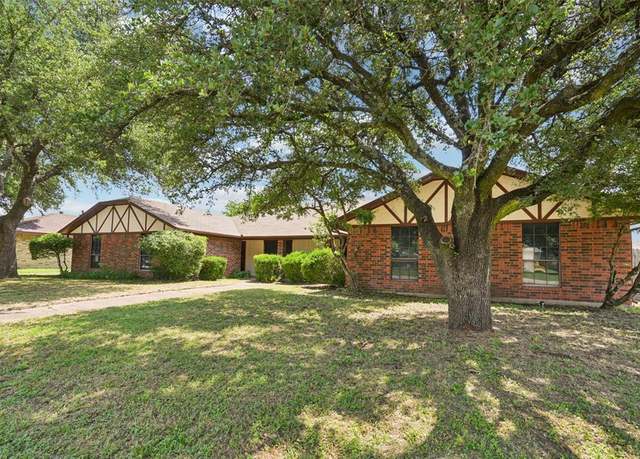 Property at 338 S Stewart Ave, Lancaster, TX 75146, 6 beds, 4 baths