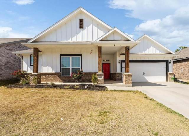 Property at 1409 Eagle Nest Dr, Pelican Bay, TX 76020, 5 beds, 2 baths