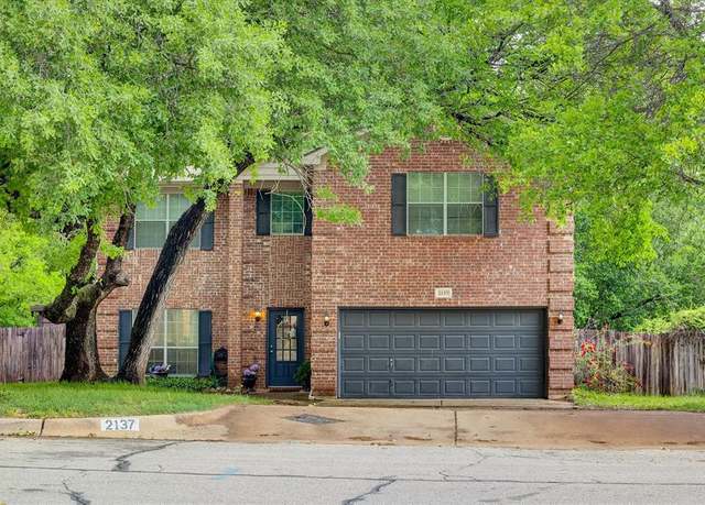 Property at 2137 Country Brook Dr, Weatherford, TX 76087, 4 beds, 2.5 baths