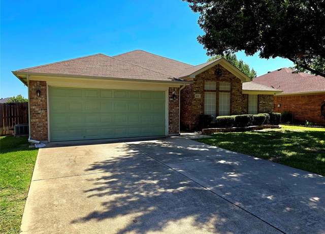 Property at 620 Ridgehill Dr, Burleson, TX 76028, 3 beds, 2 baths