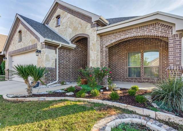 Property at 5928 Dunnlevy Dr, Fort Worth, TX 76179, 3 beds, 2 baths
