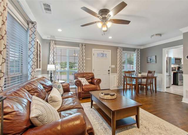Property at 3909 Locke Ave, Fort Worth, TX 76107, 3 beds, 1 bath