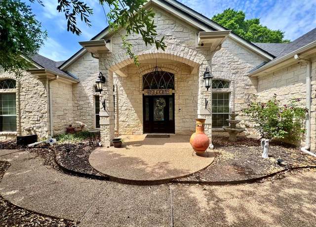 Property at 451 Dal Paso Dr, Robinson, TX 76706, 4 beds, 3 baths