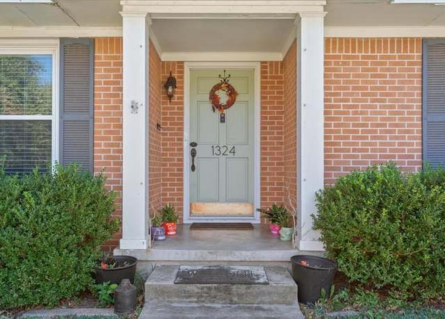 Property at 1324 Sunset St, Waco, TX 76710, 3 beds, 2 baths