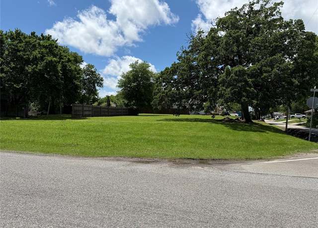 Property at 820 E 6th St, Bonham, TX 75418
