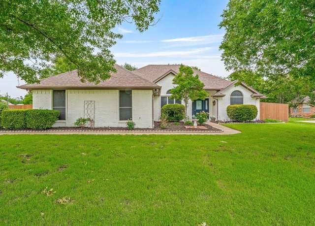 Property at 606 Monterrey Ct, Granbury, TX 76049, 3 beds, 2 baths