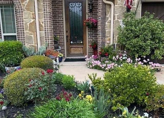 Property at 4305 Cobblestone Cir, Mansfield, TX 76063, 4 beds, 2 baths