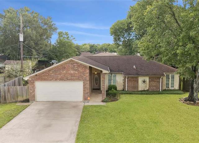 Property at 2250 Woodside Dr, Beaumont, TX 77707, 3 beds, 2 baths