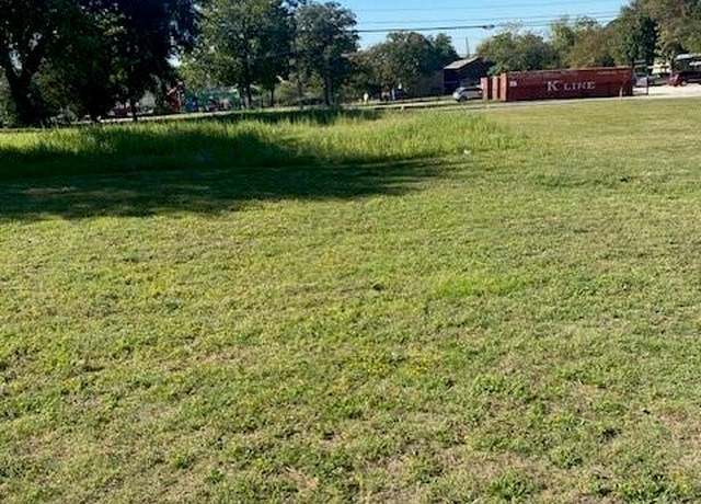 Property at 2806 S Ervay St, Dallas, TX 75215