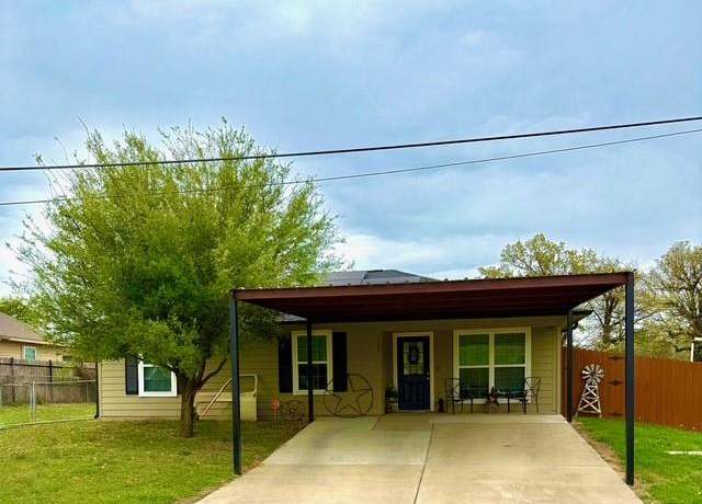 Property at 3702 Ranchview Dr, Granbury, TX 76049, 3 beds, 2 baths