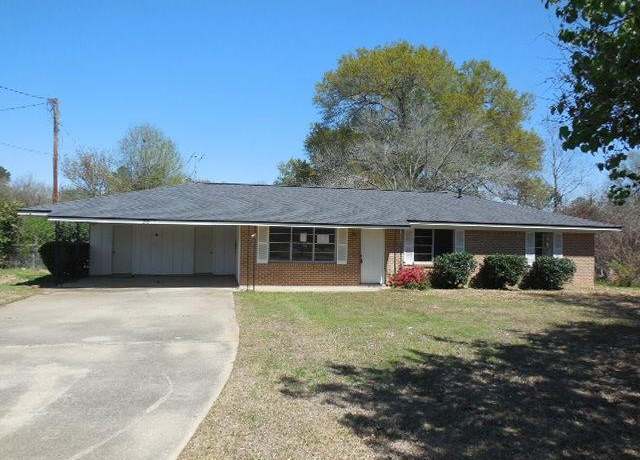 Property at 260 College St, Doyline, LA 71023, 3 beds, 2 baths