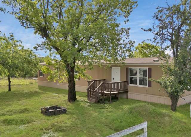 Property at 6624 Sunset Cove Ct, Granbury, TX 76049, 3 beds, 2 baths