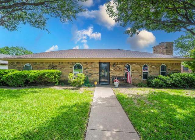 Property at 2138 Wellington Dr, Grand Prairie, TX 75051, 4 beds, 2 baths