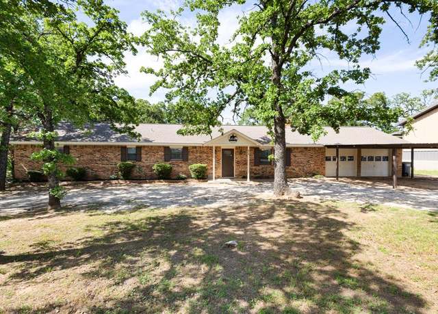 Property at 818 Country Club Rd, Bowie, TX 76230, 3 beds, 2 baths