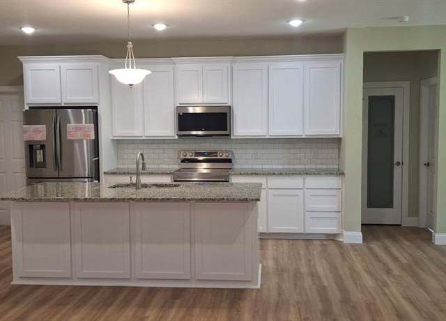 Property at 901 Holiday Hls, Mineral Wells, TX 76067, 4 beds, 3 baths