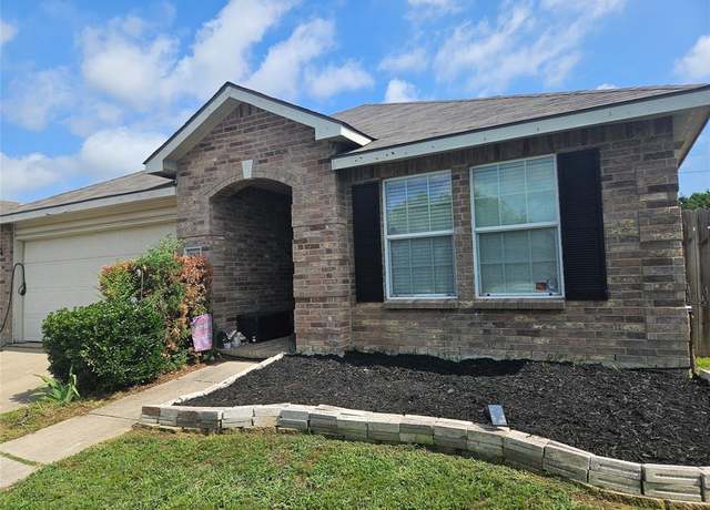 Property at 2901 Saddle Dr, Denton, TX 76210, 4 beds, 2 baths