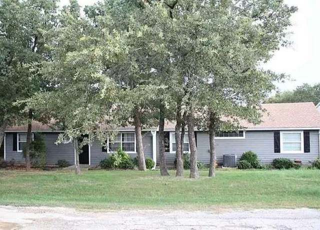 Property at 126 Country Club Dr, Nocona, TX 76255, 4 beds, 2.5 baths